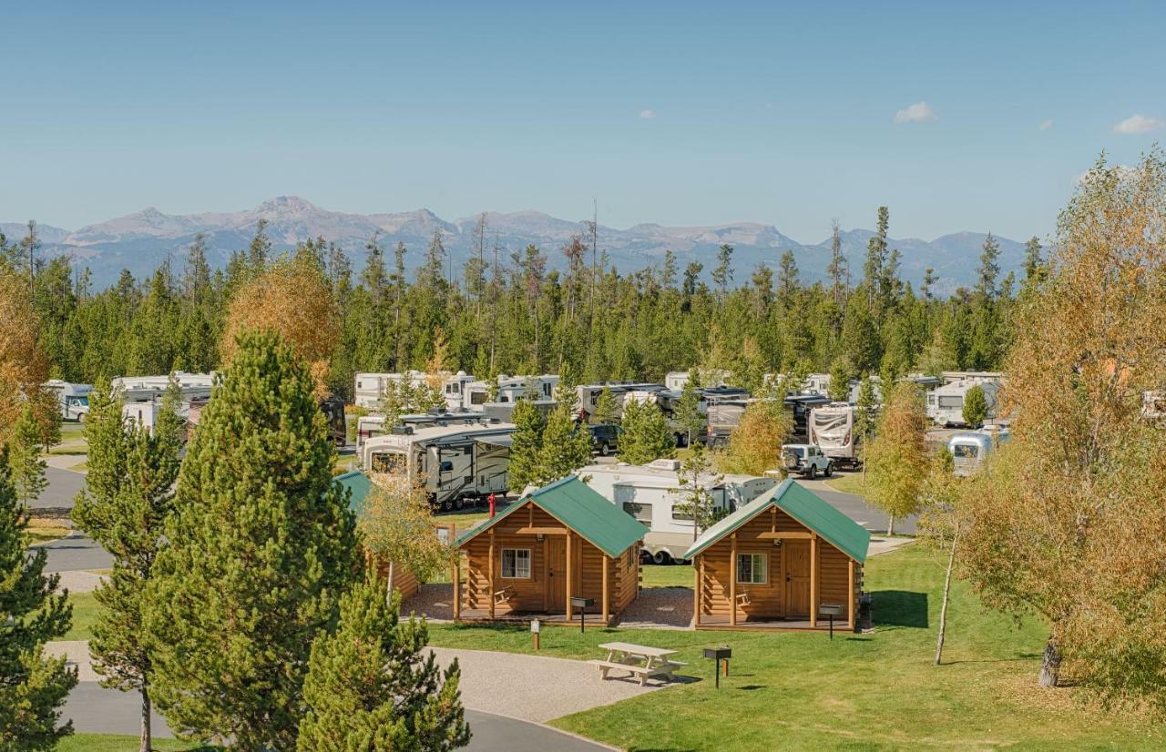 Вилла Yellowstone Grizzly Rv Park And Cabins Запад Йеллоустон Экстерьер фото